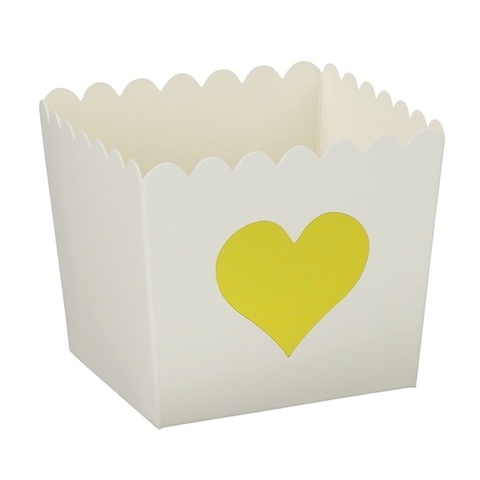 Sambellina White with Gold Foil Heart Scallop Favour Box